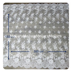Chiny Ekologiczna suknia ślubna farbująca Chantilly Lace Fabric, Ivory Repeated Floral dostawca